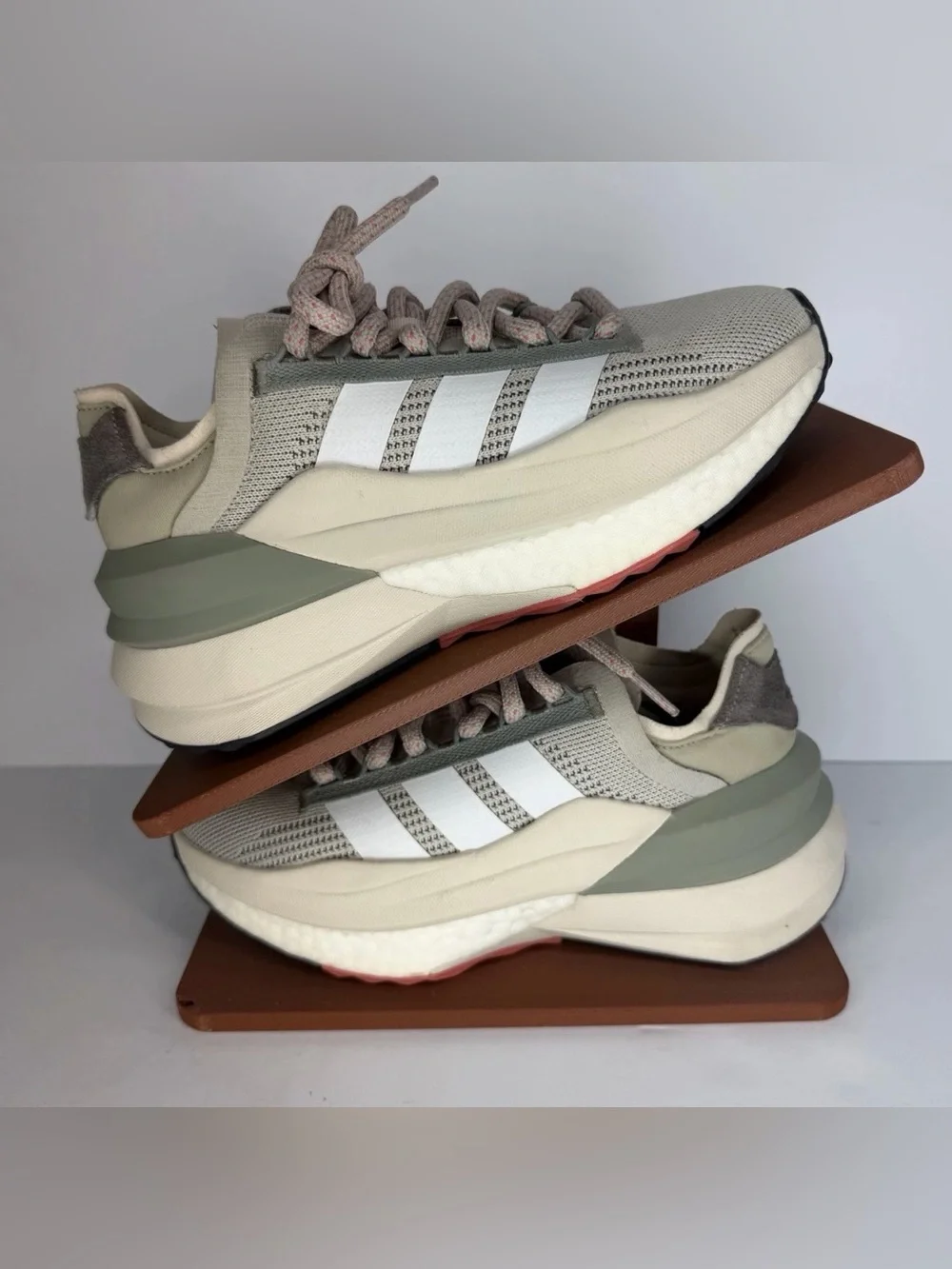 Adidas Avryn_X Women’s Size 5 Sneakers Running Shoes Putty Gray/Silver Pebble